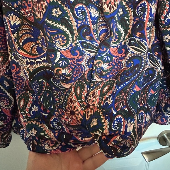 4/$20 Vero Moda paisley long sleeve scoop neck light pink and navy blouse size S - Picture 7 of 8